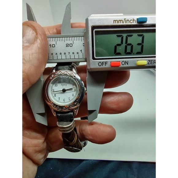 Watch Us Ladies Watch w/ Band that looks like a belt - Picture 5 of 9